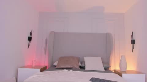 Chloe online show from November 2025 12:44:02 PM