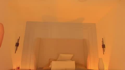 Chloe online show from April 2026 12:24:01 PM