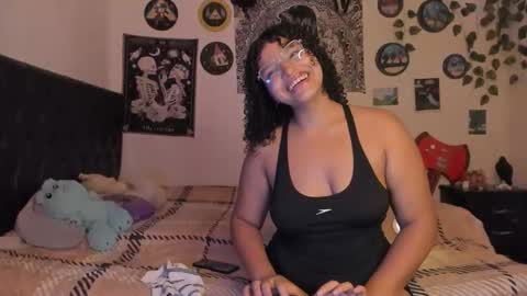 Snapshot of chloe_kisses chatting on October 2025 11:07:01 AM chloe_kisses online show from October 2025 11:07:01 AM