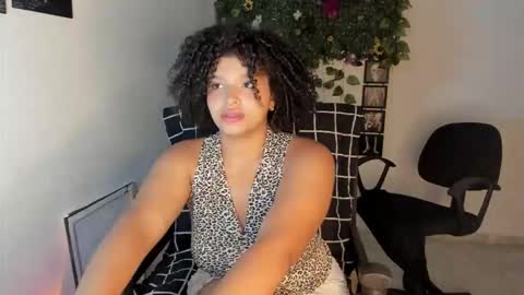 Snapshot of chloe_kisses chatting on October 2025 11:42:01 AM chloe_kisses online show from October 2025 11:42:01 AM