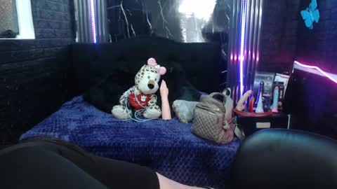 Snapshot of chloe_smith5 chatting on June 2026 01:23:02 PM chloe_smith5 online show from June 2026 01:23:02 PM