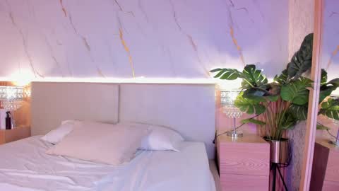 Chloee online show from November 2025 11:43:01 AM