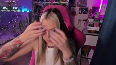 Snapshot of chloekohaku chatting on November 2025 03:49:01 AM ChloeKohaku online show from November 2025 03:49:01 AM