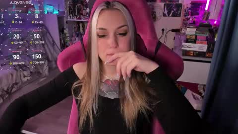 Snapshot of chloekohaku chatting on November 2025 03:28:02 AM ChloeKohaku online show from November 2025 03:28:02 AM