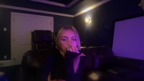 Snapshot of chloeros3e chatting on September 2025 05:18:01 PM chloeros3e online show from September 2025 05:18:01 PM