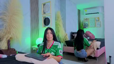 Snapshot of chlooee_ chatting on June 2026 05:12:01 AM Chlooe online show from June 2026 05:12:01 AM