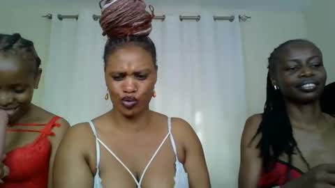 Snapshot of choco_violet chatting on February 2025 11:07:02 AM VIOLET online show from February 2025 11:07:02 AM