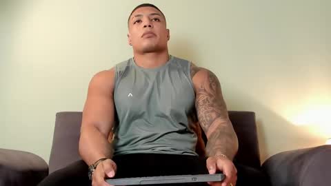 Snapshot of chris_macgregoor chatting on February 2025 08:05:01 PM Chriz online show from February 2025 08:05:01 PM