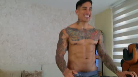 Snapshot of chris_reilly chatting on December 2024 07:54:01 PM chris reilly online show from December 2024 07:54:01 PM