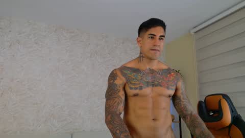 Snapshot of chris_reilly chatting on December 2024 10:30:01 PM chris reilly online show from December 2024 10:30:01 PM