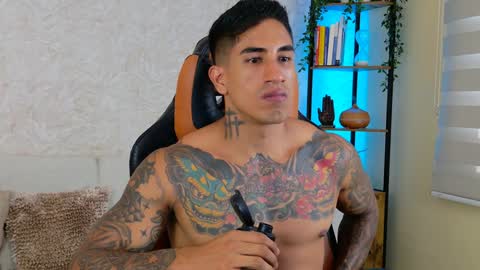 Snapshot of chris_reilly chatting on January 2025 07:37:01 PM chris reilly online show from January 2025 07:37:01 PM