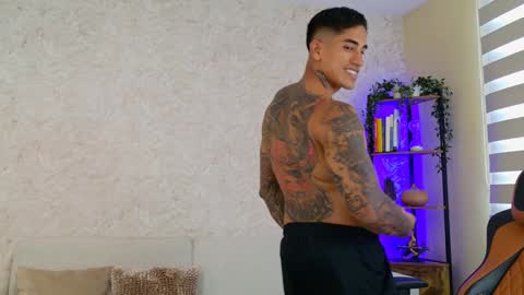 Snapshot of chris_reilly chatting on January 2025 07:46:01 PM chris reilly online show from January 2025 07:46:01 PM