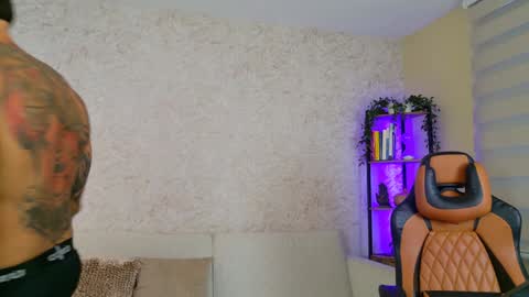 Snapshot of chris_reilly chatting on January 2025 11:11:02 PM chris reilly online show from January 2025 11:11:02 PM