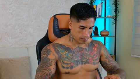 Snapshot of chris_reilly chatting on January 2025 11:13:02 PM chris reilly online show from January 2025 11:13:02 PM