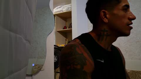 Snapshot of chris_reilly chatting on February 2025 06:48:01 PM chris reilly online show from February 2025 06:48:01 PM