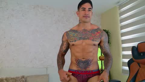 Snapshot of chris_reilly chatting on February 2025 04:13:02 PM chris reilly online show from February 2025 04:13:02 PM