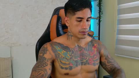 Snapshot of chris_reilly chatting on February 2025 10:32:02 PM chris reilly online show from February 2025 10:32:02 PM