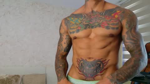 Snapshot of chris_reilly chatting on February 2025 08:58:01 PM chris reilly online show from February 2025 08:58:01 PM