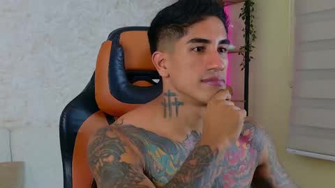 Snapshot of chris_reilly chatting on February 2025 11:14:02 PM chris reilly online show from February 2025 11:14:02 PM