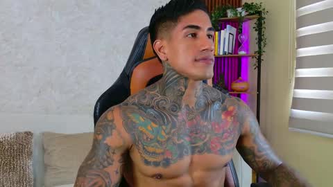 Snapshot of chris_reilly chatting on October 2025 02:15:02 PM chris reilly online show from October 2025 02:15:02 PM