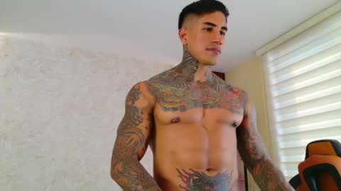 Snapshot of chris_reilly chatting on October 2025 07:46:02 PM chris reilly online show from October 2025 07:46:02 PM