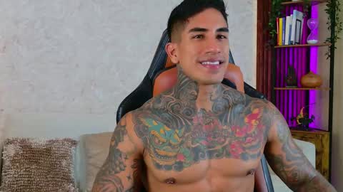 Snapshot of chris_reilly chatting on November 2025 04:07:02 AM chris reilly online show from November 2025 04:07:02 AM