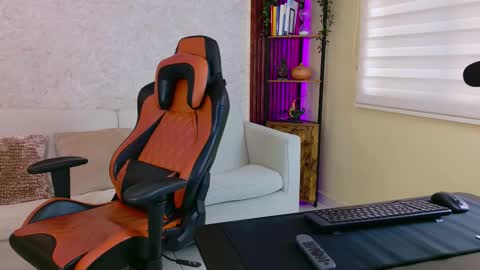 Snapshot of chris_reilly chatting on November 2025 01:21:02 PM chris reilly online show from November 2025 01:21:02 PM