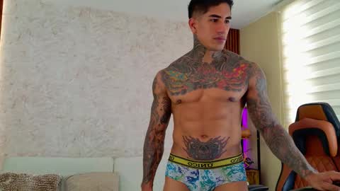 Snapshot of chris_reilly chatting on December 2025 01:20:01 PM chris reilly online show from December 2025 01:20:01 PM