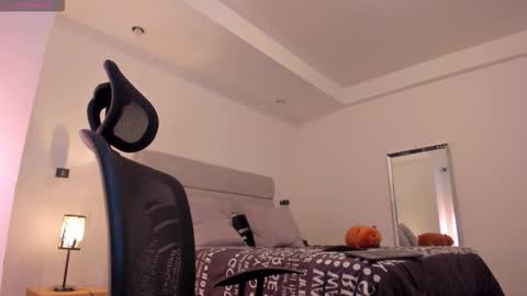 chrismorgan24 online show from November 2025 09:26:02 PM