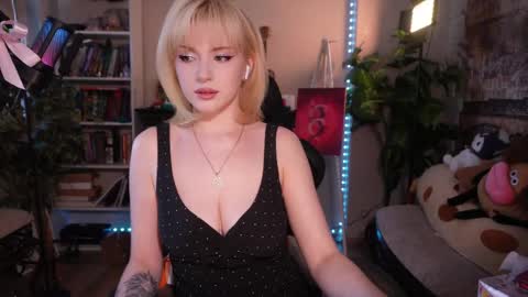 chriss_foxx online show from June 2026 03:44:01 PM