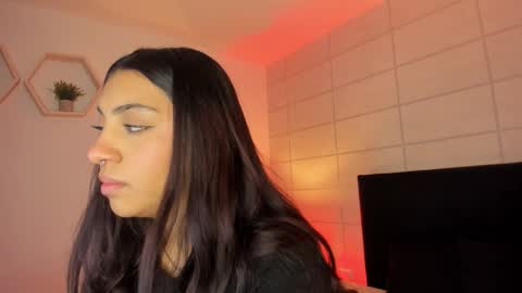 Christine  online show from November 2025 12:16:02 PM