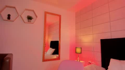 Christine  online show from December 2025 12:10:01 PM