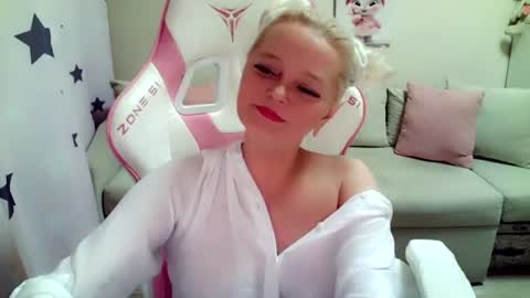 Snapshot of christirose chatting on July 2026 04:33:02 PM Christi online show from July 2026 04:33:02 PM