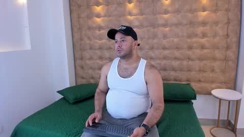 christopher_cruz_ online show from November 2025 08:30:01 PM