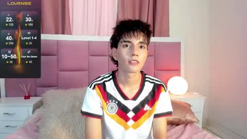 Snapshot of christopher_robin4 chatting on May 2026 07:52:01 PM Chris online show from May 2026 07:52:01 PM