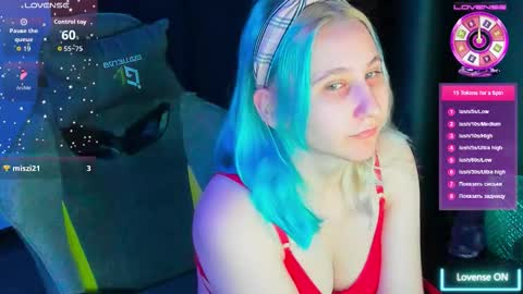 christyw3b online show from November 2025 05:35:02 PM