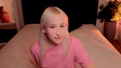 EvaBlonde TayaBrunette EliieBlack hair online show from May 2026 08:05:02 PM