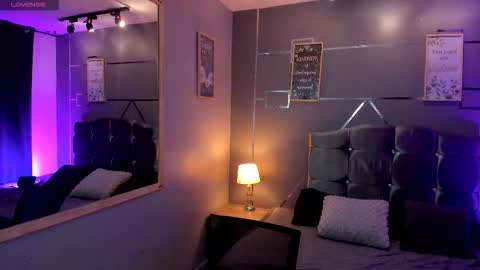 chrristopher77 online show from October 2025 01:00:01 PM