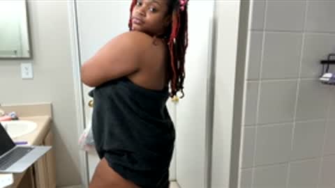 Snapshot of chubbeedweeb chatting on November 2025 04:38:01 AM EmberEssence online show from November 2025 04:38:01 AM