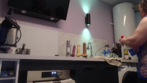 Snapshot of chwerry_b0 chatting on February 2025 10:43:01 PM Jessica online show from February 2025 10:43:01 PM