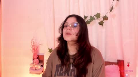 Snapshot of cinderella_lewis chatting on February 2025 05:25:02 PM Sofi Eva and Mey online show from February 2025 05:25:02 PM