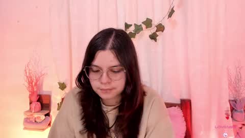 Snapshot of cinderella_lewis chatting on February 2025 10:39:02 PM Sofi Eva and Mey online show from February 2025 10:39:02 PM
