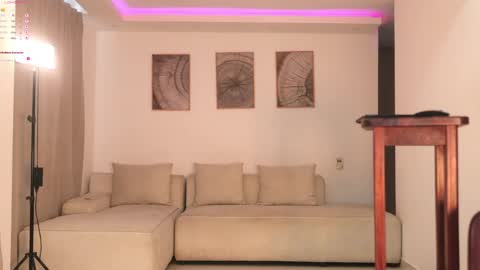 Snapshot of cinnamon__criss chatting on June 2026 09:48:01 PM cinnamon__criss online show from June 2026 09:48:01 PM