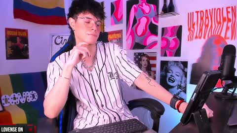 Snapshot of cinnamon_boyxxx chatting on January 2025 02:01:01 AM David     Independent Model online show from January 2025 02:01:01 AM