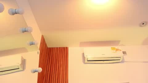 Cintia online show from November 2025 12:05:02 PM