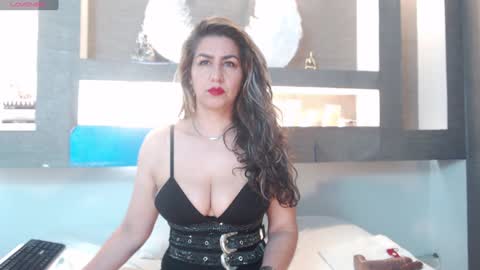 Cinthya  online show from January 2025 12:38:01 PM