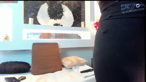 Cinthya  online show from December 2025 12:43:02 PM