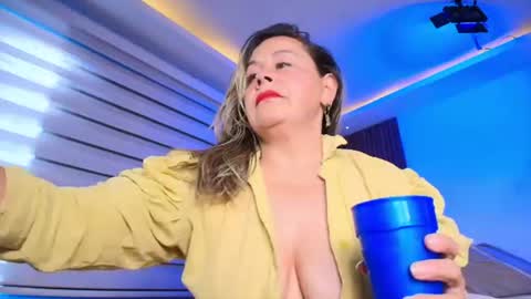 Cinthya online show from June 2026 07:28:02 PM