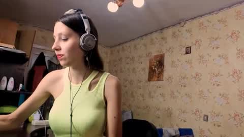 Lisa Salivan online show from October 2025 10:27:01 AM