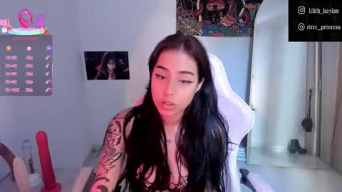 Snapshot of circe_l chatting on December 2025 09:34:02 PM Paulina online show from December 2025 09:34:02 PM